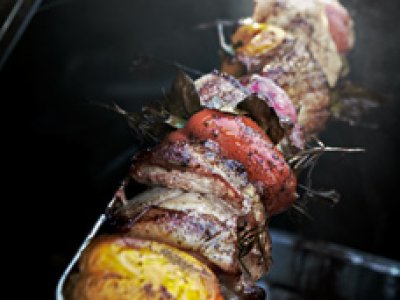 Schweinekinn mit Paprika und Zwiebel